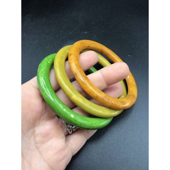 Vintage Collectible Bracelets Bakelite Bangles Set of 3 in Orange Yellow Green - Picture 5 of 7